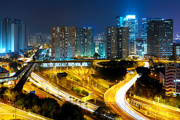 Image showing city highway and traffic in city at night