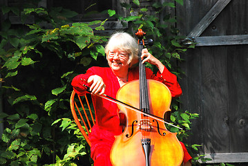 Image showing Female cellist.