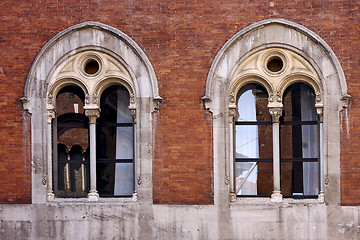 Image showing brown and window reflex in milan