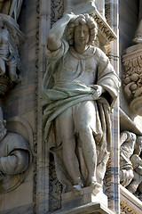Image showing italy statue of a women in the front 