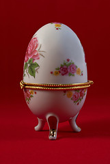 Image showing Porcelain box.