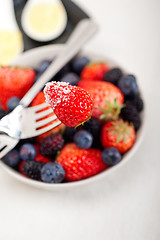 Image showing custard pastry cream and berries