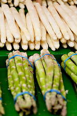 Image showing fresh seasonal asparagus on market 