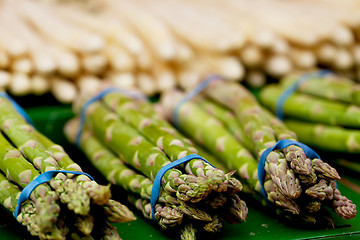 Image showing fresh seasonal asparagus on market 