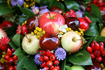 Image showing Fall arrangement with fruits and flowers