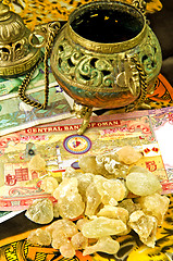 Image showing Olibanum with banknotes of Oman