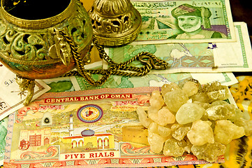 Image showing Olibanum with banknotes of Oman