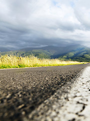 Image showing Middle of the road 