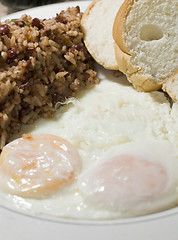 Image showing Nicaraguan style fried eggs breakfast with rice and bean gallo p