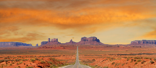 Image showing Landscape approaching Monument Valley in Utah