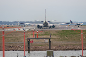 Image showing airplane flying to airport washington dc