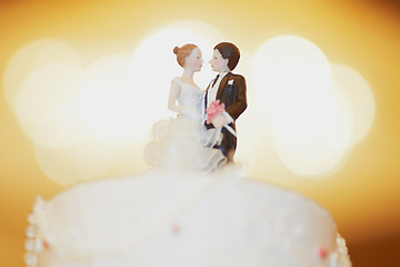 Image showing Figurines on a wedding cake.