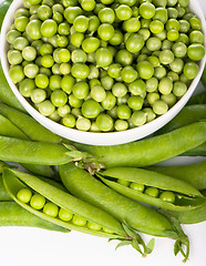 Image showing Bowl with green peas isolated