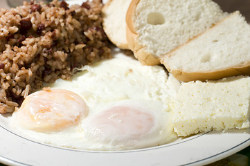 Image showing Nicaraguan style fried eggs breakfast with rice and bean gallo p