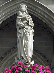 Image showing Mary and child statue