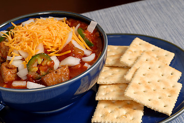 Image showing Bowl of spicey chili with crackers