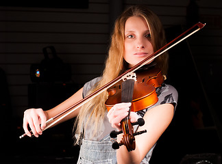 Image showing Woman and violin