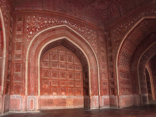 Image showing walls of building in taj mahal mausoleum