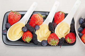 Image showing custard pastry cream and berries