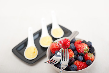 Image showing custard pastry cream and berries