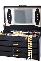Image showing Open jewellery box with pearls
