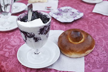 Image showing Sicilian granita and brioche