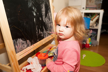 Image showing Girl paints at the easel