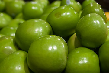 Image showing green apples on display at farmers market