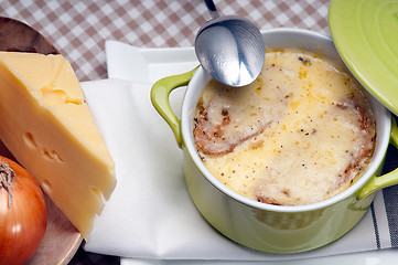 Image showing onion soup with melted cheese and bread on top