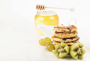 Image showing Delightful cheese pancakes with a kiwi and grapes