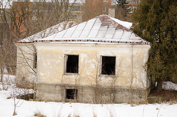 Image showing old brick house broken windows winter snow 