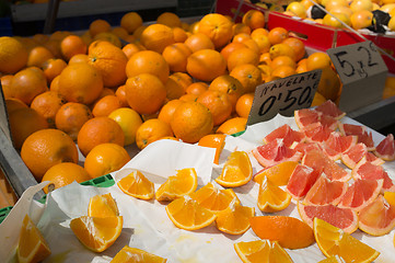 Image showing Oranges and grapefruit