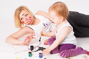 Image showing Pretty young mother and daughter drawing