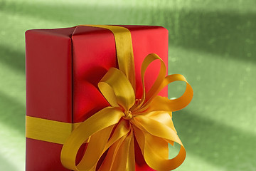 Image showing Red present on green background