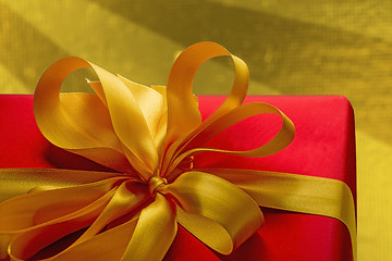 Image showing Red present