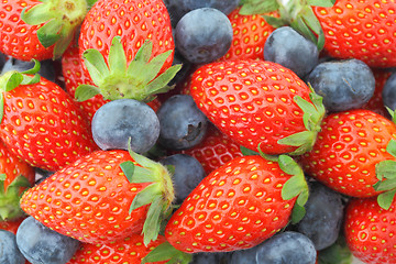Image showing Strawberries and Blueberries mix