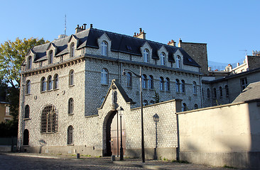 Image showing Old house in Montmarte alley. Paris