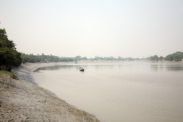 Image showing Some fishermen on a boat in Sundarband, India