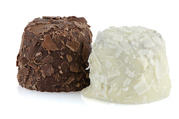 Image showing White and brown chocolate candies