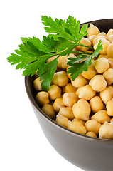 Image showing Chickpeas in a brown bowl