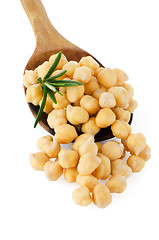 Image showing chickpeas over spoon 