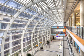 Image showing Train station with moving passengers