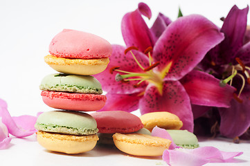 Image showing Lily and macaron cookies