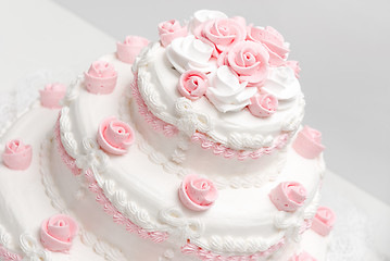 Image showing Pink and white delicious luxurious wedding cake