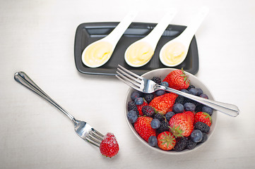 Image showing custard pastry cream and berries