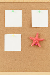 Image showing empty note papers on cork board