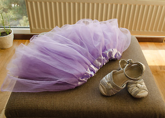 Image showing lilac skirt silk ribbon small gray sandals 