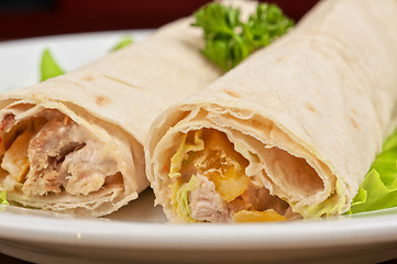 Image showing fried chicken meat at pitta bread