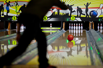 Image showing Bowling. Rolling to the pins