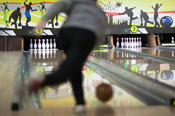 Image showing Men bowling out of focus